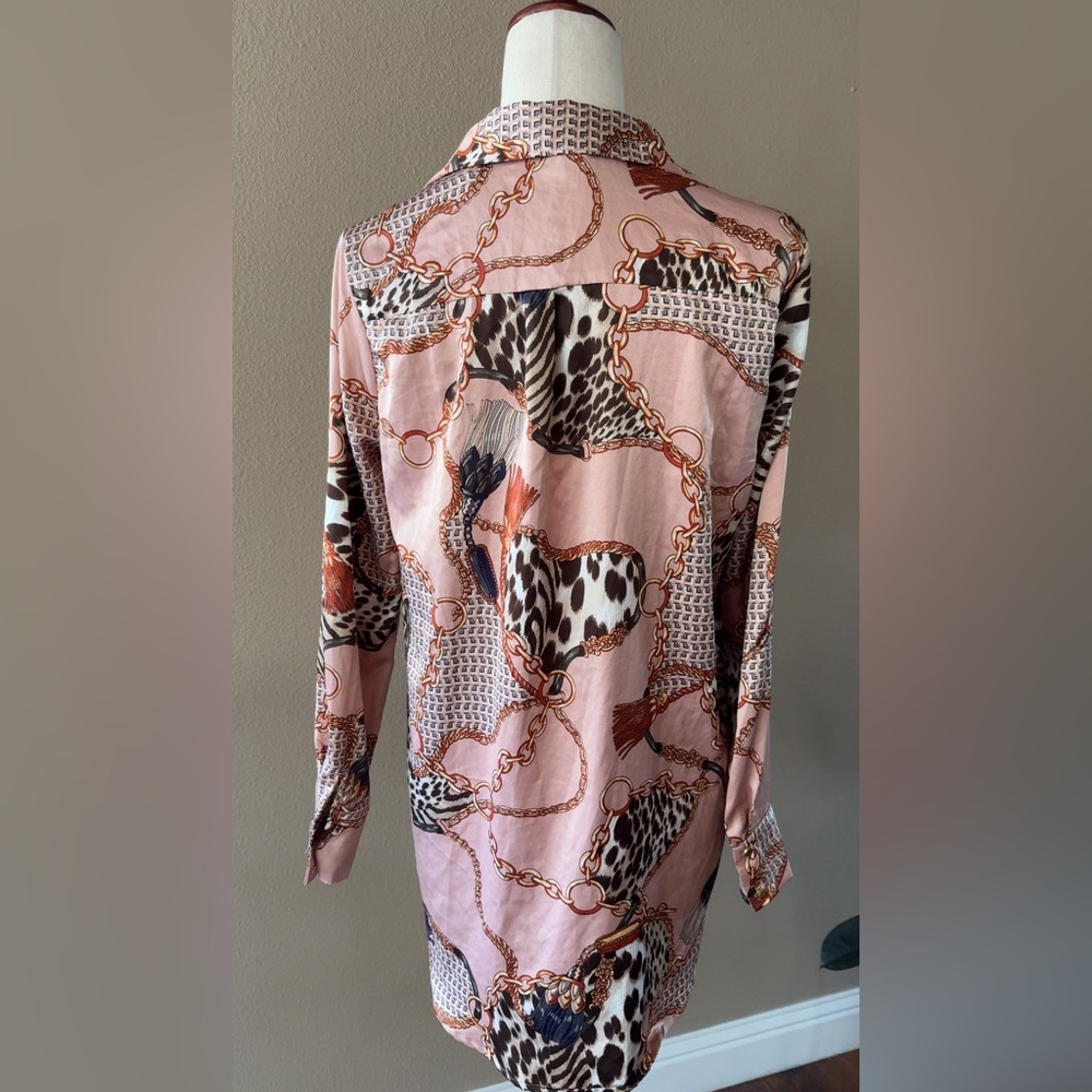 Chain and animal print button down satin polyester top - Picture 5 of 10